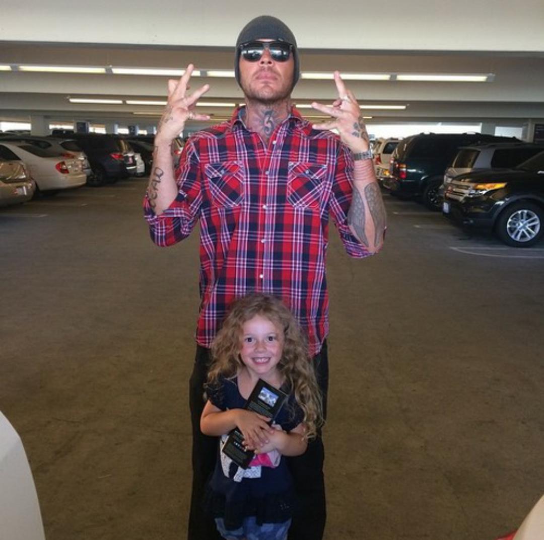 EmilyKinneyRP's tweet photo. #TooCuteTuesday My undead daddy and his sweetheart. @GodlyDepravity They're just too adorable together. http://t.co/AR7HKAFN0S