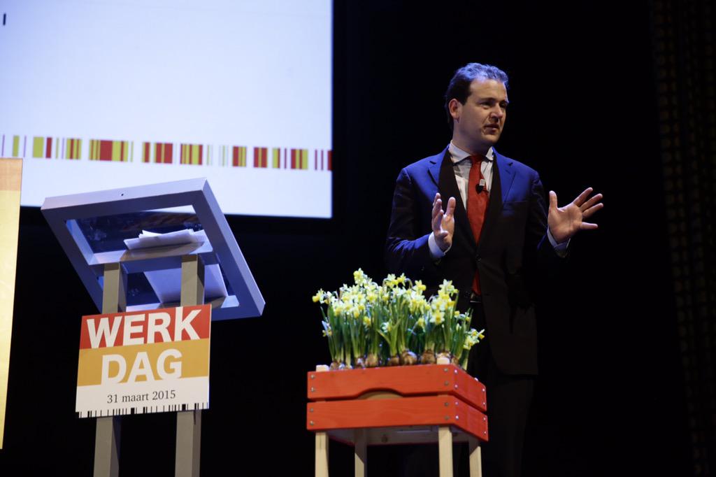 MinisterieSZW's tweet photo. Minister @LodewijkA: "Blijf het talent in jongeren zien. Creëer kansen en maak plek voor hen" #WerkDag http://t.co/Lg9iU35VdD