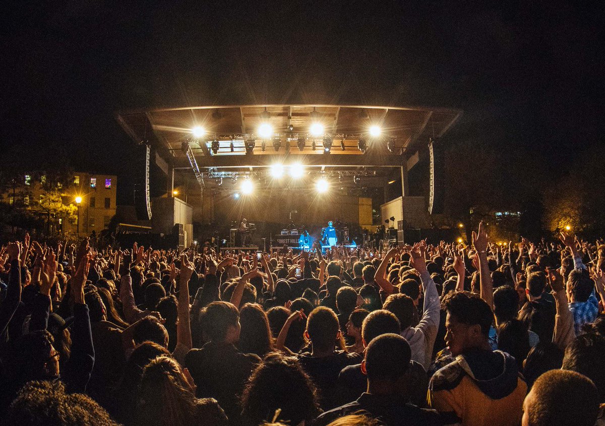 EmoryUniversity's tweet photo. McDonough Field was on fire this weekend with @JColeNC & @theknocks to close out #DooleysWeek! Photo cred: @EmorySPC http://t.co/SEAvi19H2R