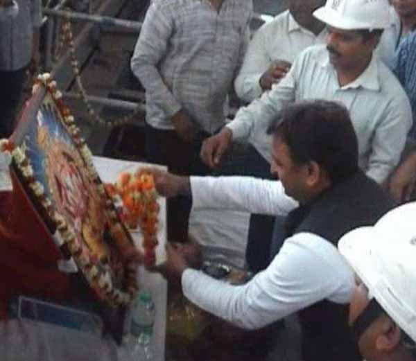 sp4india's tweet photo. #UPCM @yadavakhilesh inaugurated Anpara D Power Plant #PowerPlusUP http://t.co/IfnieNHCCu @SamajwadiSocial