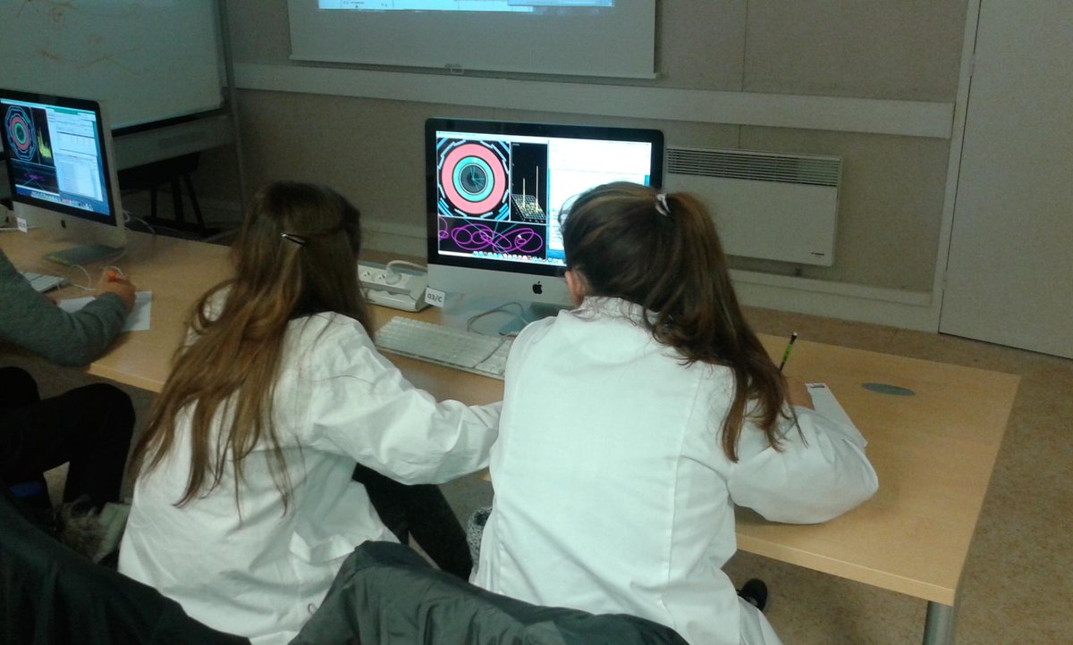 IJCLab's tweet photo. Une première : des élèves du lycée Alain du Vésinet en blouse pour une Masterclasse !
#IntMC @IN2P3_CNRS @u_psud http://t.co/29EUNkxsZs