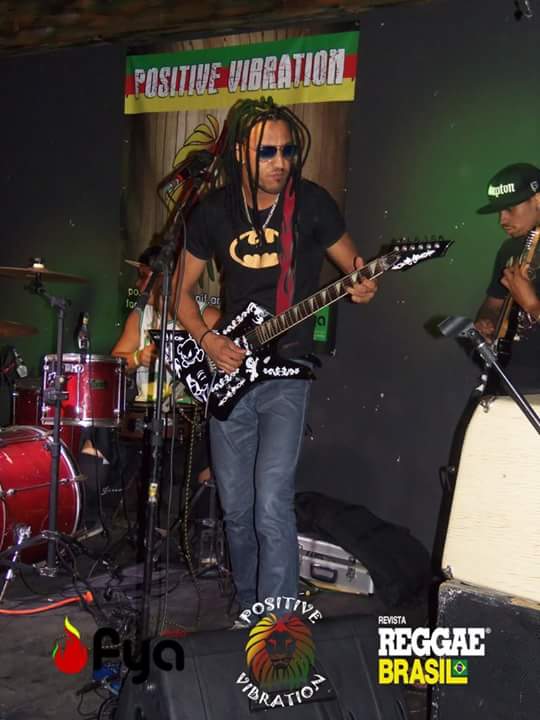 RRazes's tweet photo. A Outra Rock Reggae http://t.co/js1pDVSaoC
