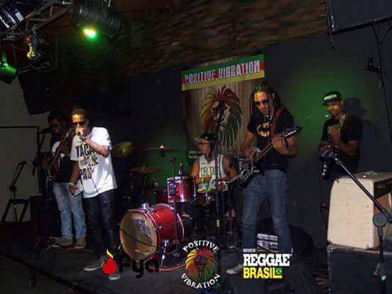 RRazes's tweet photo. A Outra Rock Reggae http://t.co/js1pDVSaoC