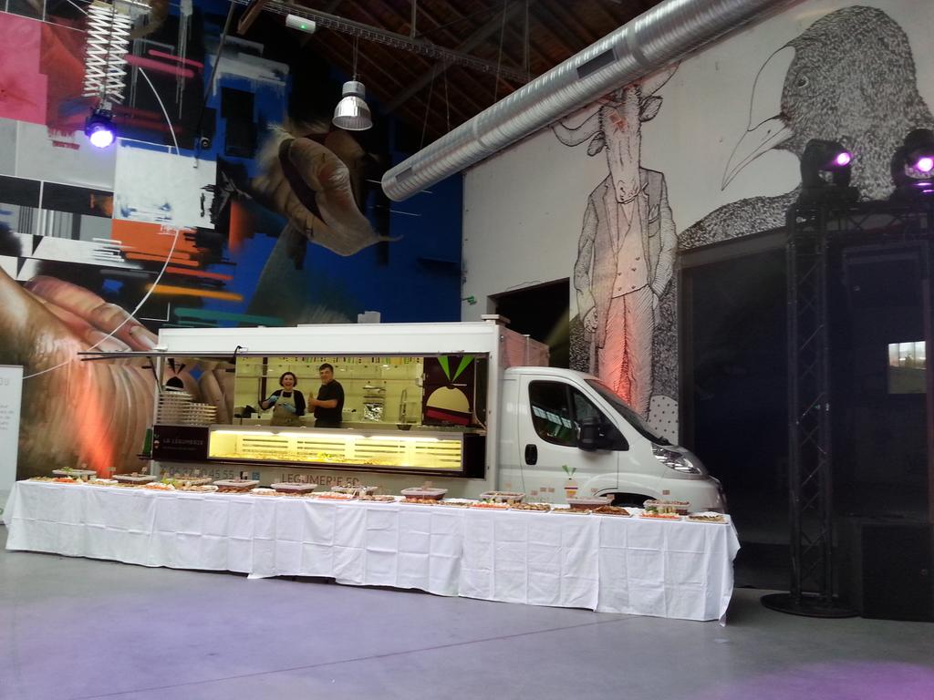 Aestetype's tweet photo. RT @legumerie: #Funky3D le buffet de La Legumerie :) http://t.co/mGZqUV0ZzT #GoVegan