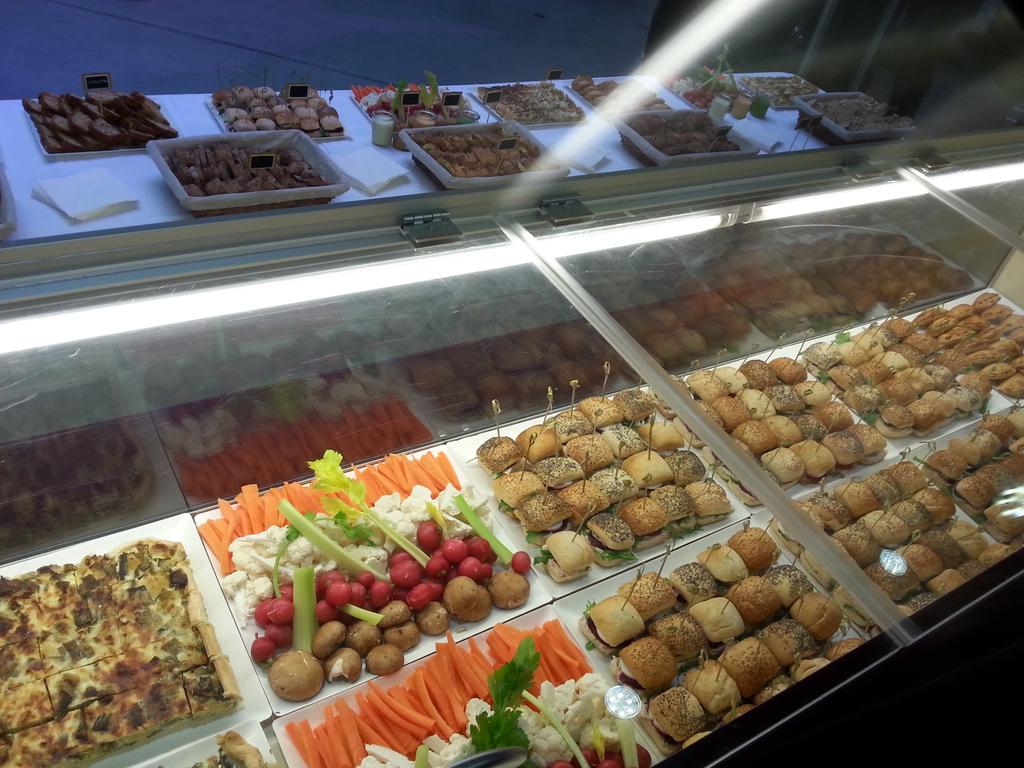 Aestetype's tweet photo. RT @legumerie: #Funky3D le buffet de La Legumerie :) http://t.co/mGZqUV0ZzT #GoVegan