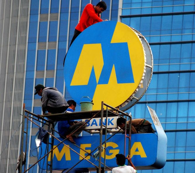 NencyChristine's tweet photo. Divisi kk gak beres! #noted "@Metro_TV: Bank Milik Chairul Tanjung Cetak Laba Rp599,23 Miliar http://t.co/jPPzDie8fv http://t.co/CUDCitEpLL"