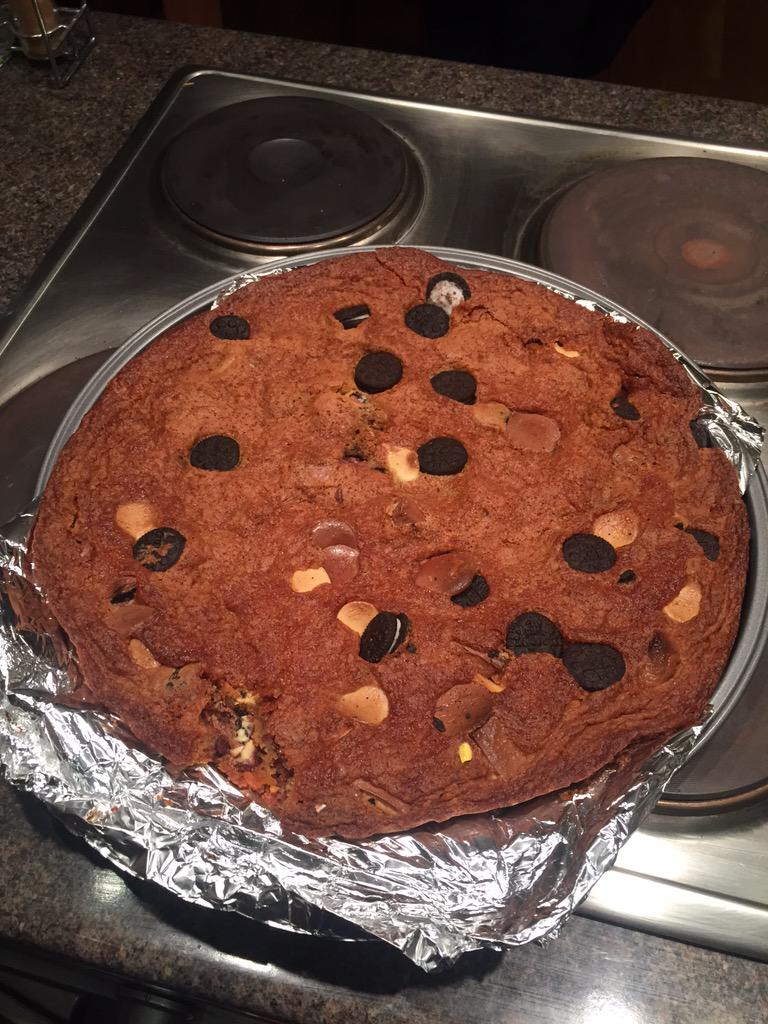 ComeGetStuffed's tweet photo. #Cookie #Pizza #GetStuffed http://t.co/c5lIPEBmmF