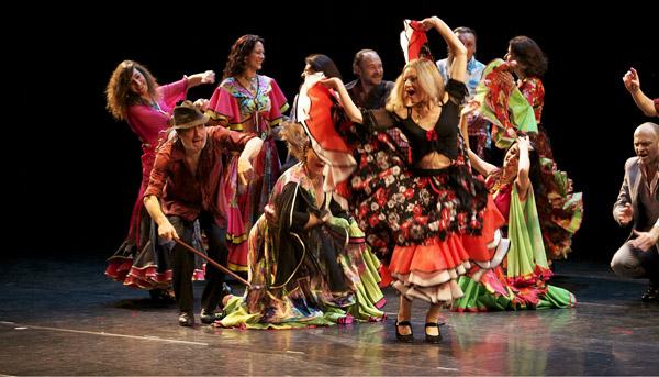 concertaparis's tweet photo. La cie #RomanoAtmo investit le Théâtre Ménilmontant (@LaboDeMenil) Mémoire d'un vieux Tzigane http://t.co/RmRJEyit1E http://t.co/nef82v1e8o