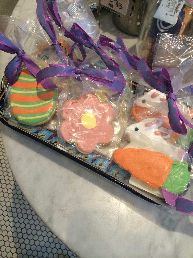 Capoyunk's tweet photo. And Easter-themed sugar cookies too! http://t.co/rDgj8OFYcy