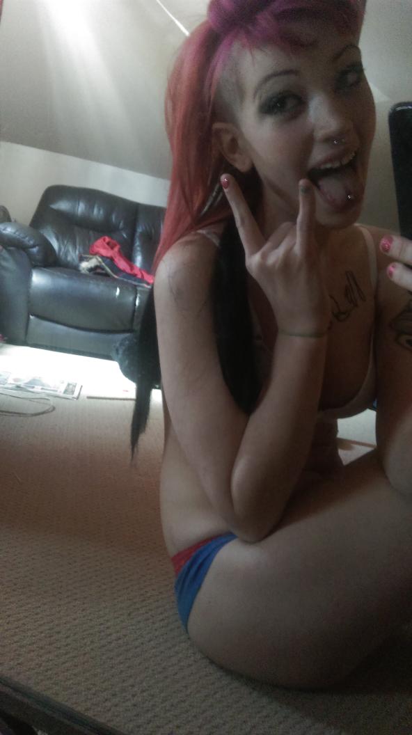 CristiMichelle's tweet photo. #mohawkonpoint #fuckingmetal who's coming to temptations Beaumont tonight?! http://t.co/Q7kk5XbWyE
