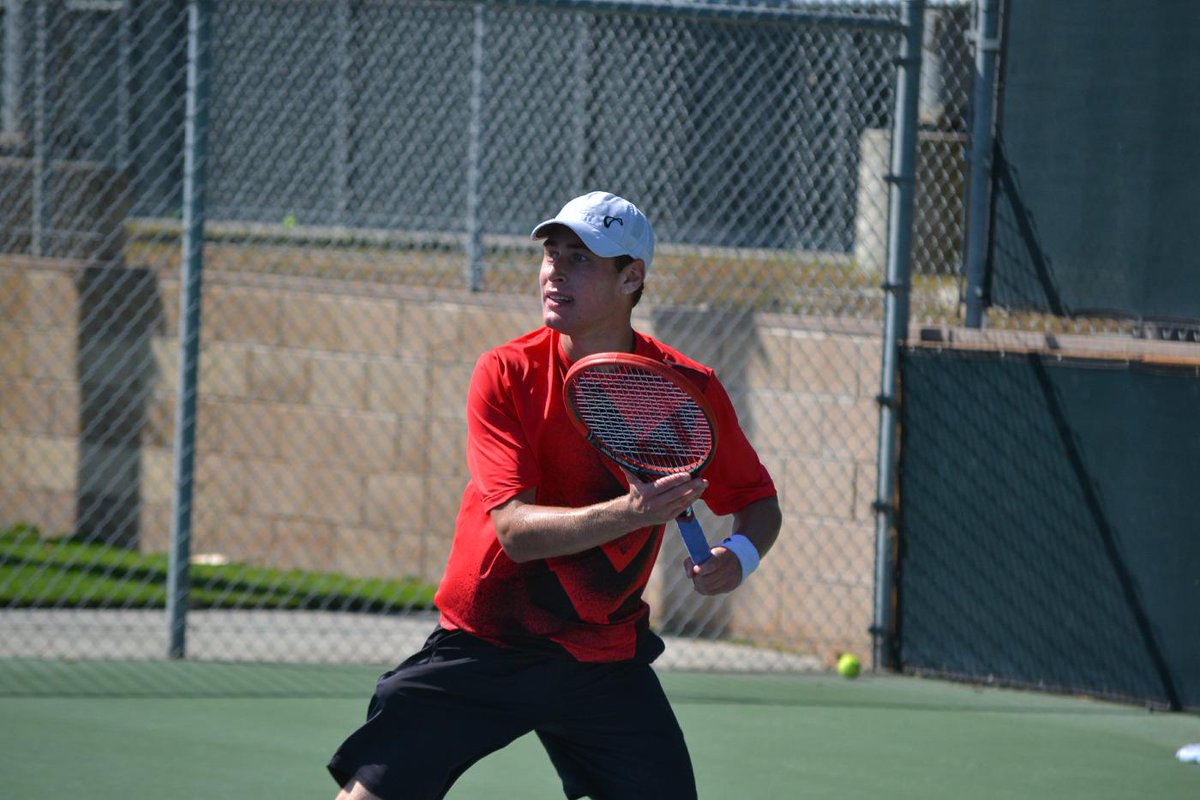 SOLINCOsports's tweet photo. Michael Genender upsets #8 seed D. Shapovalov in straight sets 6-4, 6-2! @StanfordTennis #2015ISC #teamsolinco http://t.co/tXfbZDYY33