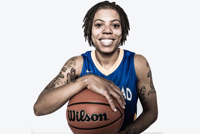 OUAToday's tweet photo. The @Varsity_Blues Sasha Gollish leads @LakeheadSID Jylisa Willams 74-45! #OUABracket http://t.co/LIQUOb3z7r