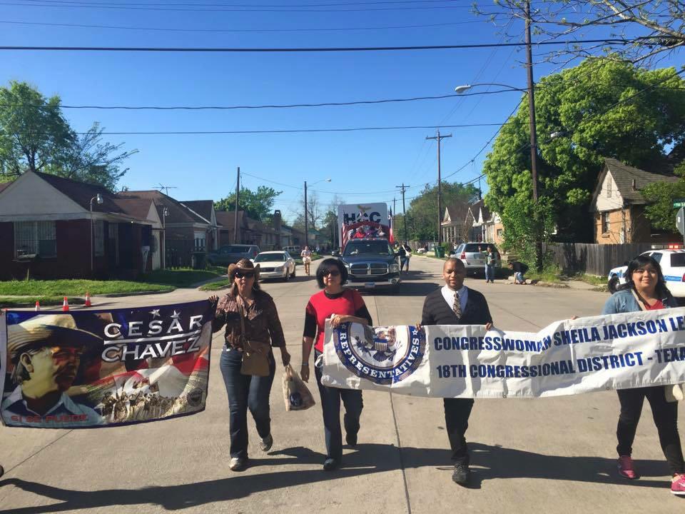 0tw100's tweet photo. Happy Birthday #CesarChaves! Marching the Cesar Chavez parade with the Grand Marshal, Congresswoman @JacksonLeeTX18 ! http://t.co/mnEhtQyTHE