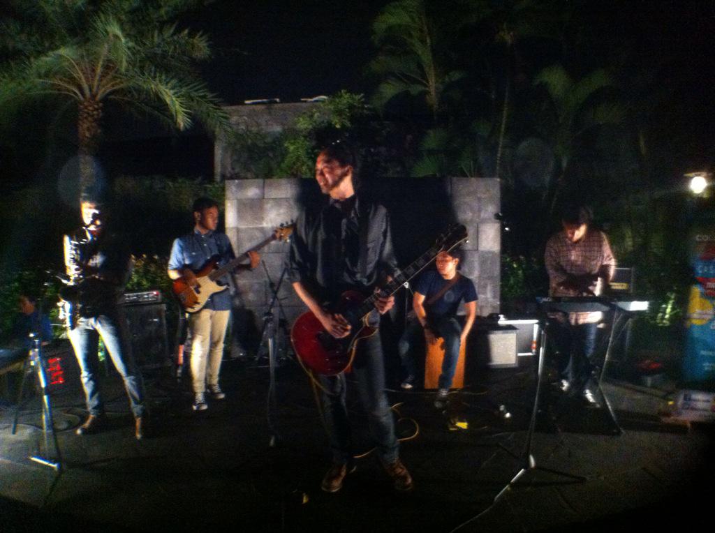 Jamming session! <a href="/surabayablues/">Surabaya Blues Com</a> <a href="/ITS_JAZZ_SBY/">ITS JAZZ SURABAYA</a> <a href="/1914Surabaya/">1914 Surabaya</a> <a href="/Colorsfm/">Colors Radio 87.7 FM</a>