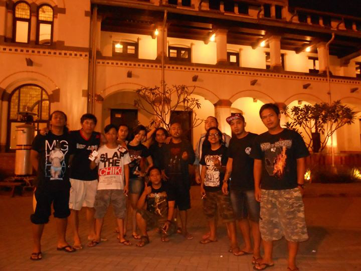 Good times :) RT <a href="/hend1tan/">Hendi</a>: Menyenangkan bersama <a href="/Edelweis_Ent/">Edelweis Ent</a> <a href="/SIKSAKUBUR_DM/">SIKSAKUBUR</a> di Semarang #SK7Tour2014