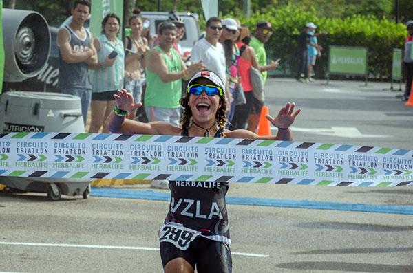 Una carrera de 5K es un gran logro, pero más si lo haces con tus compañeros de vida #SomosBTL → ventas@solidshow.com