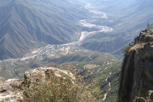 AtractivosMX's tweet photo. La Barranca de #Urique: belleza natural suprema en #Chihuahua ¿Vamos? http://t.co/sAHVWTqBc4 http://t.co/JzGRuJ1bRL