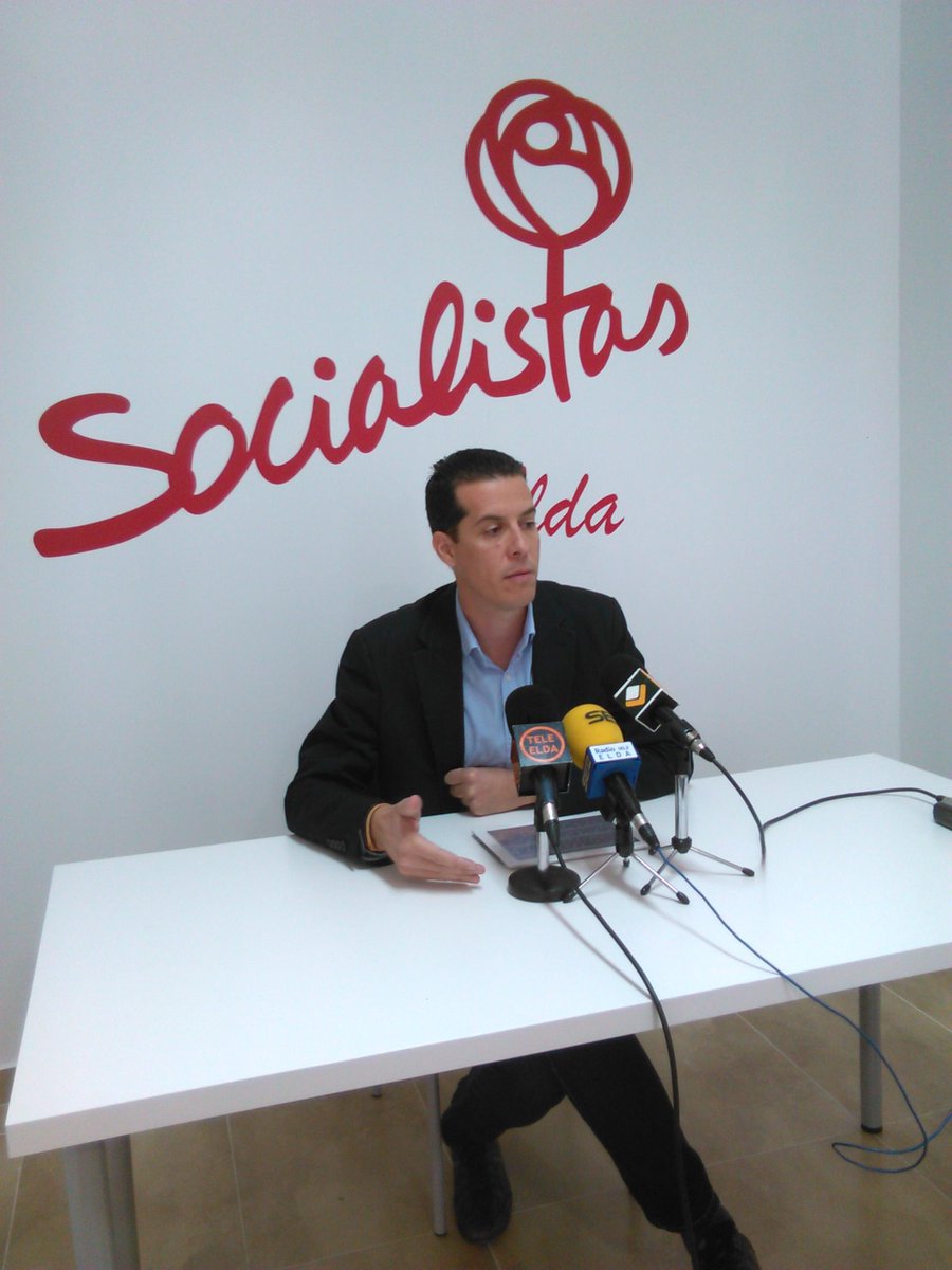 Rubén Alfaro denuncia que la eliminación de aparcamientos daña al comercio y aporta solucio... tinyurl.com/pf3t7qd