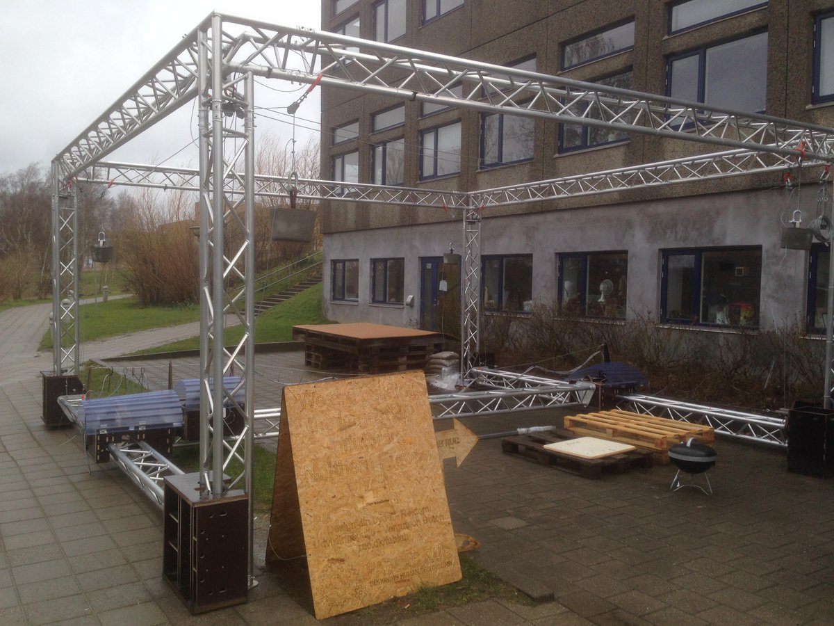 movemakerslab's tweet photo. Visited FabLabRUC at @roskildeuni where they are building the largest 3D printer in Northern Europe. @daviddavidjul http://t.co/aBpDI6ceUM