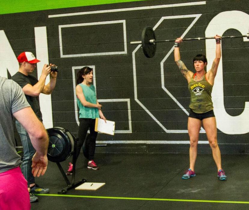DEUCE_Gym's tweet photo. Checkout @erinhaslonglegs #HoldTheStandard during the CrossFit Open! | #15Point5

http://t.co/87Y109o76a http://t.co/8lLZR2vON9