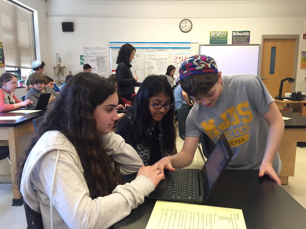 MJDS5's tweet photo. 5th grade teaching 8th grade how to set up a #wikispace collaboration at its best! @sewilkie @MilwaukeeJDS http://t.co/mDBqb6XtG9
