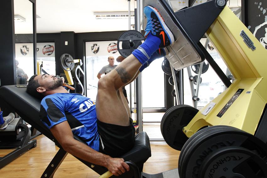 Quem acredita que o Gilberto vai fazer muitos gols em 2015 e levar o VASCÃO aos títulos, clica em CURTIR! #GildoGol