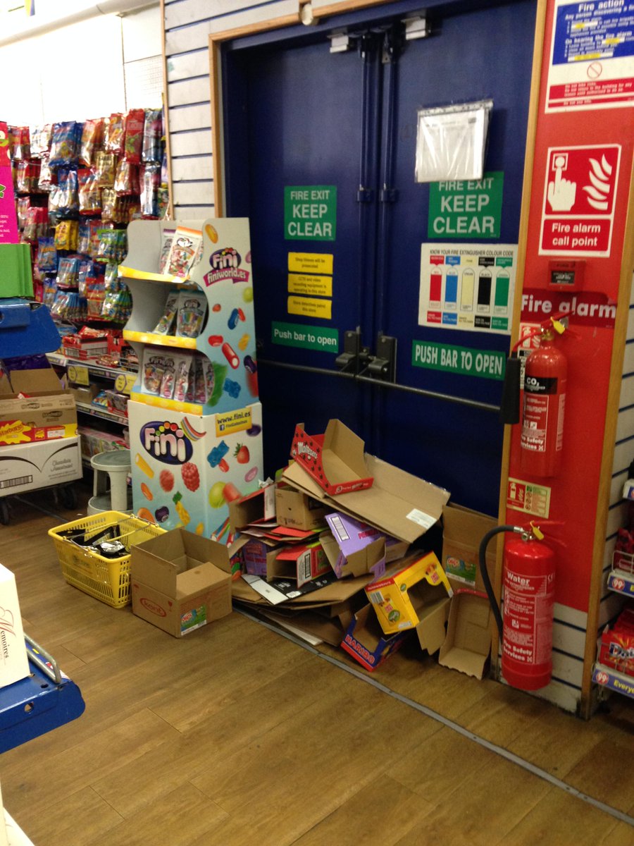 Skippy_1966's tweet photo. I'm no expert but something don't look right here in #99pstore in Reading? #firesafety #keepclear http://t.co/E1NhXHx5Ut