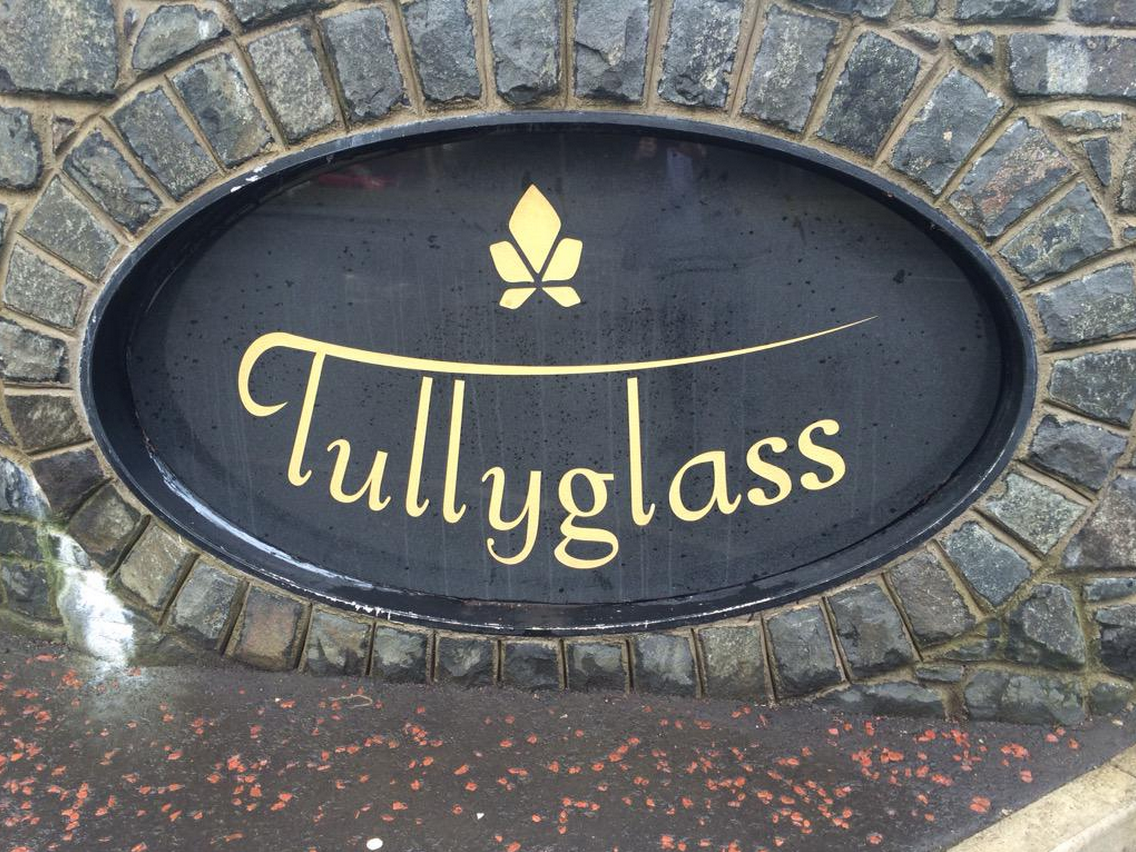 KrisByers's tweet image. My very first #logo I designed in work experience 20 years ago!! @Tullyglass #logodesign #olddesigner