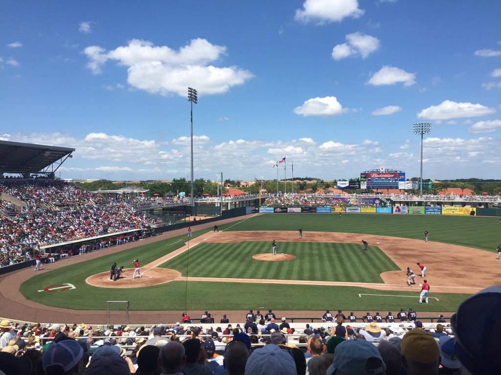 jsand2442's tweet photo. great day for Americas favorite past time🌴😎⚾️ #welcomebackTorii http://t.co/Y9l20ntFD9