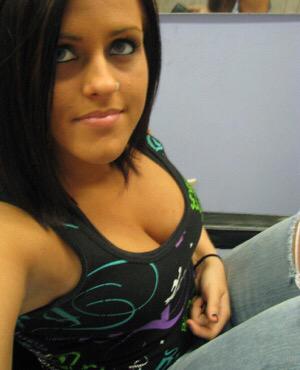 ValentiJeff's tweet photo. Retweet this whore http://t.co/K4UhNIfRnW