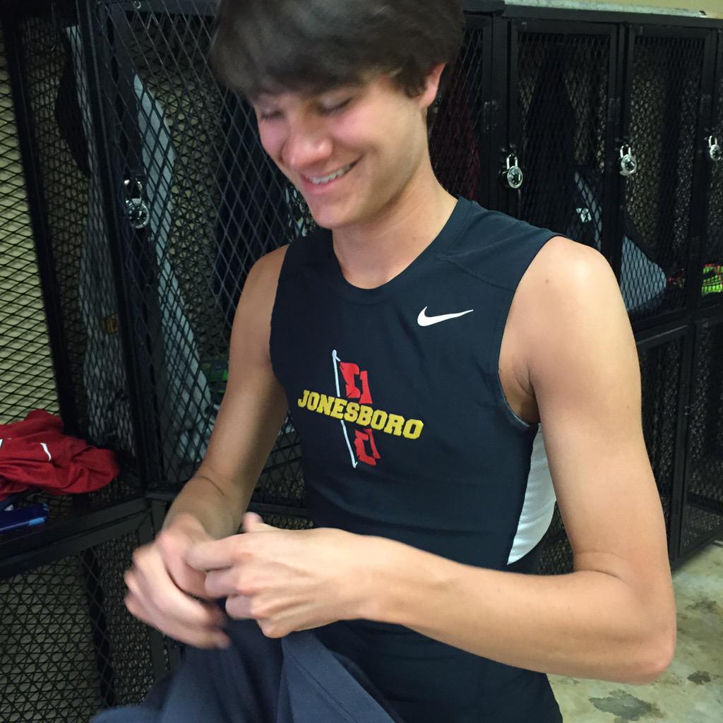 TotalGMve's tweet photo. Track season http://t.co/0CebSxObV3