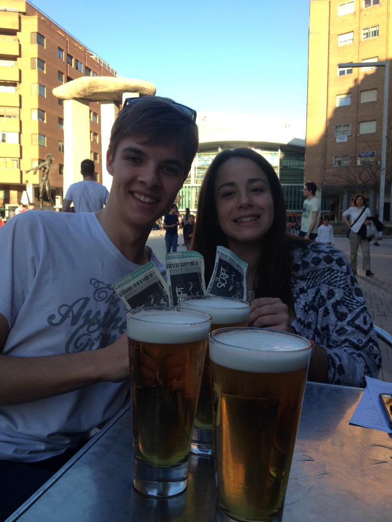 martaa532's tweet photo. Celebrando por fiin el cumple del mejor @danielgheras @GemitaRBA #TheScript yaaa!!!!! http://t.co/aubwrwvabu