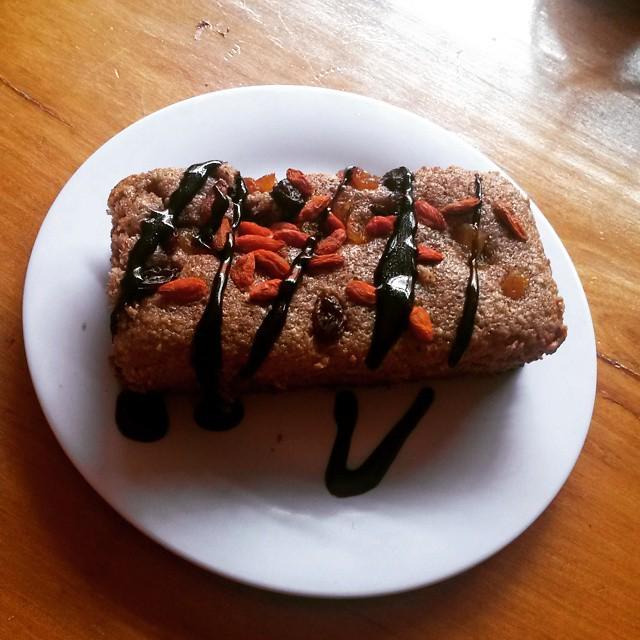 Djulye_'s tweet image. Esse é um presente. 
Bolo de banana com goji e uva passa. 
Peça o seu pelo whatsapp 99221548 😉 #AmidoResistente #al…