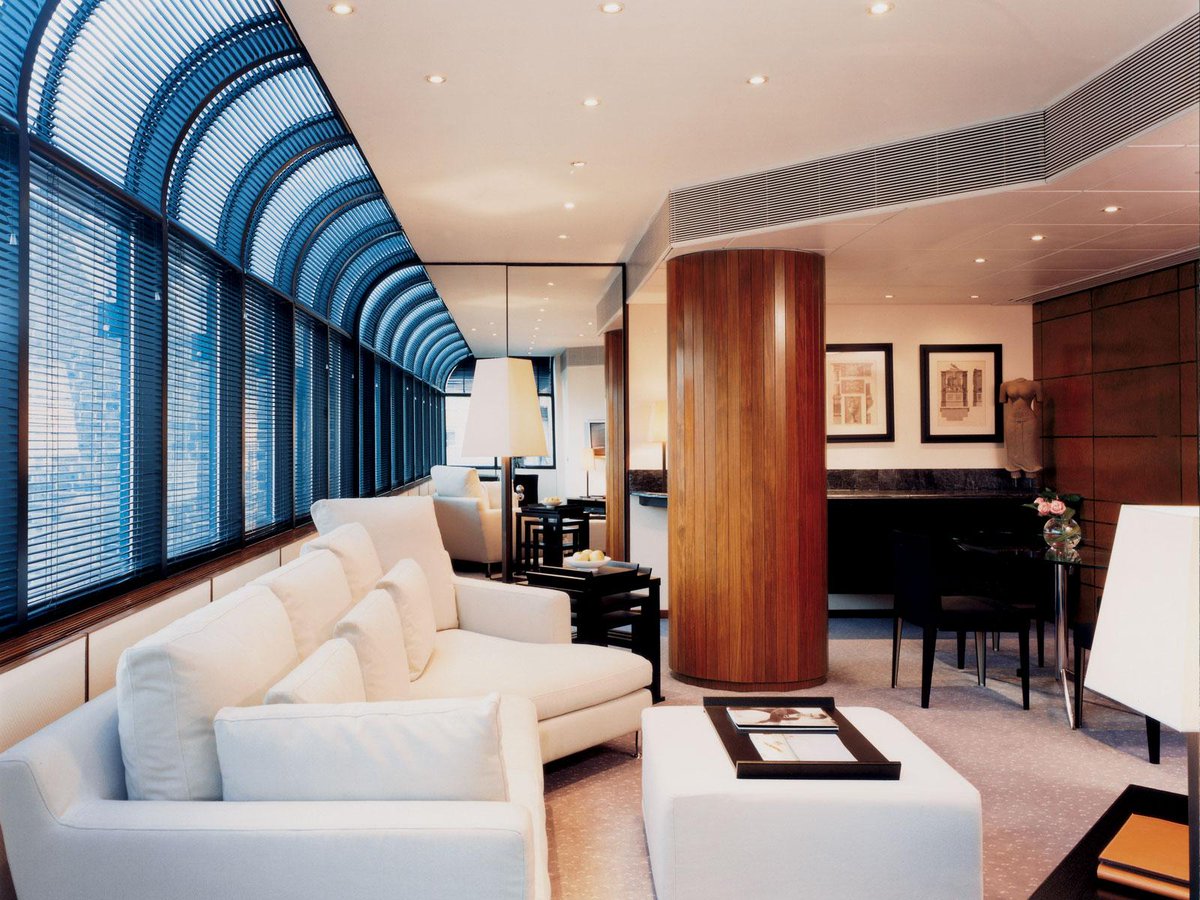 Хай тек отель. Отель в стиле хай тек. Интерьер гостиницы в стиле хай тек. Отель мандарин ориентал в барселоне. Современный отель.