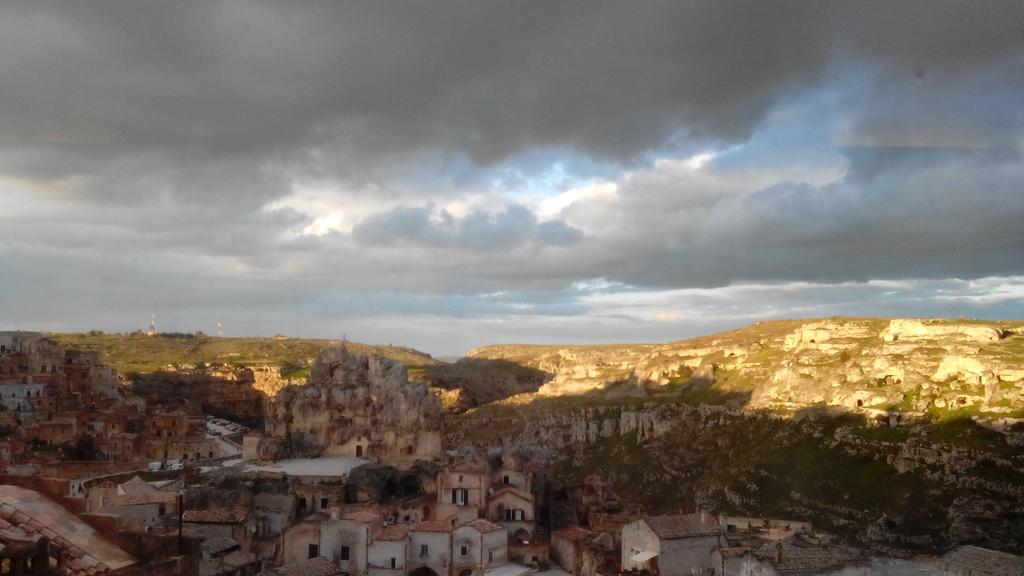 NeturalTalk's tweet photo. Buona sera !aspettando l' #IntermediateCourse ~profumo d' #Europa con l' #inglese targato #neturaltalk ~ qui #matera http://t.co/OGFNcJNYvn