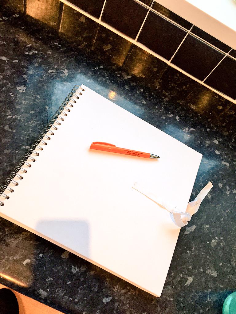 LSinclair09's tweet photo. Planning a wedding time 👰 #PlanADate #FutureMrsCollins ❤️ http://t.co/Npja8MujNp