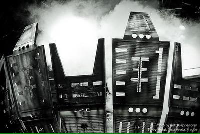 THLIVE's tweet image. 5years ago the guys were rocking the Hallenstadion in Zürich 4 the #humanoidcitytour! Time flies!