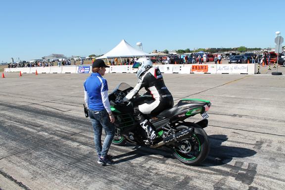 knockoutenergy's tweet photo. @ValerieThompson ran The @KnockoutEnergy ZX14 bike to 190mph at The Texas Mile. See our FB page for more photos. http://t.co/z3TLYCPcGP