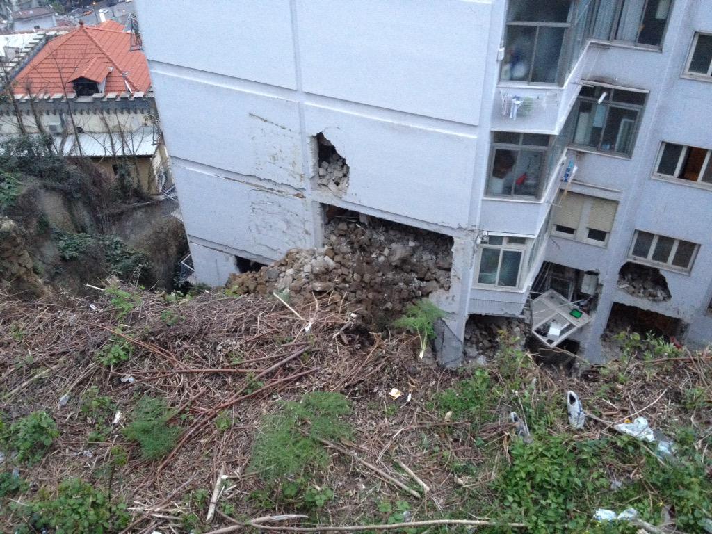 Napoli: frana vicina alla chiesa di Sant'Antonio di Posillipo