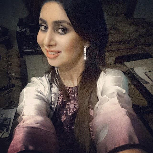 PakistanFemale's tweet photo. Mishal Bukhari(92 news) http://t.co/2JwgtDjEUS