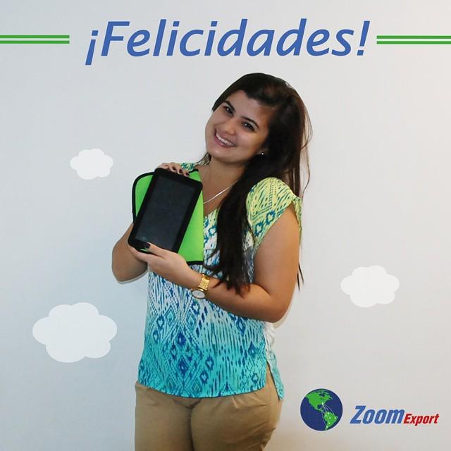 Zoom_Export's tweet photo. Aquí tenemos a la ganadora del concurso de la tablet recibiendo su fabuloso premio ¡Muchas… http://t.co/8PC15lLkG2 http://t.co/yiTU9EceF4