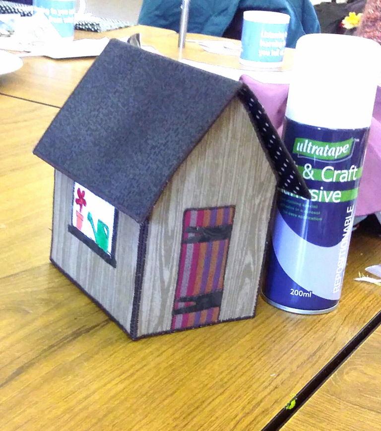 Alongarmquilter's tweet image. #quilt #club #showandtell #fabricshed #bunting