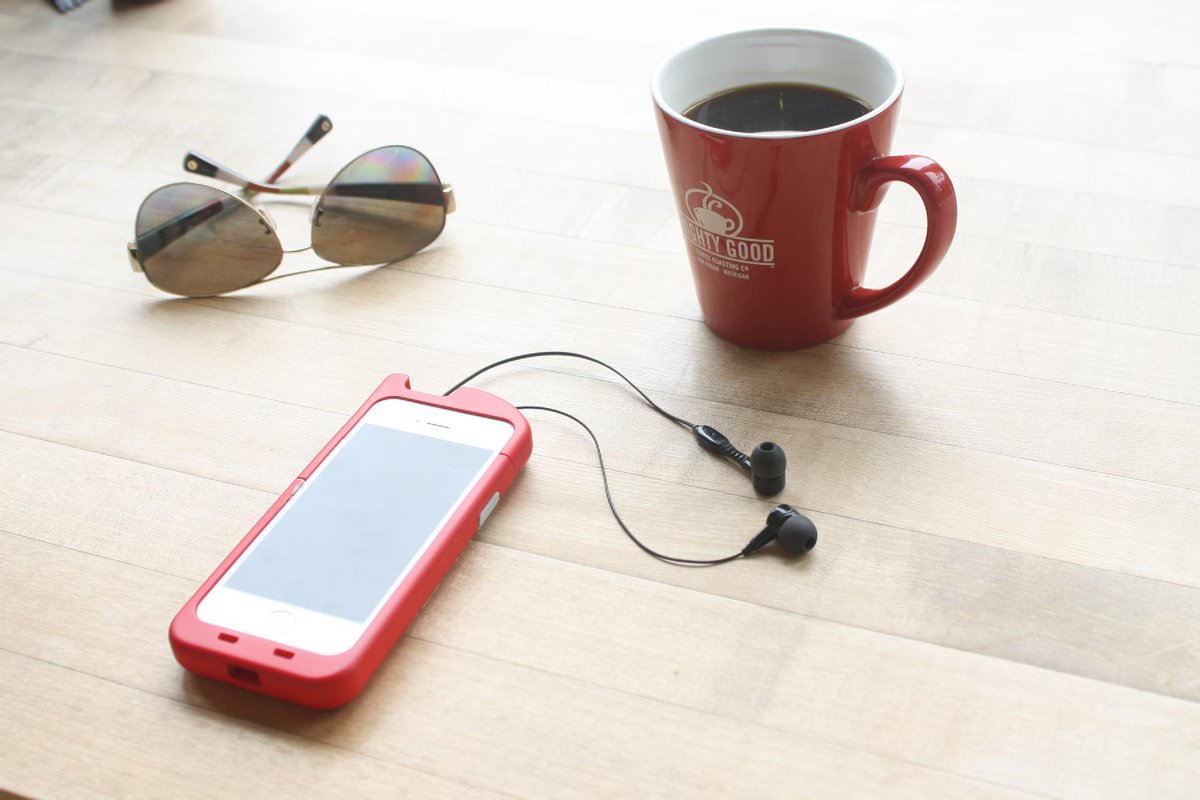 grandst's tweet image. @TurtleCell: iPhone 5/5s case with retractable headphones built inside (6/6+ coming 2015)! grandst.com/p/untangleyour…