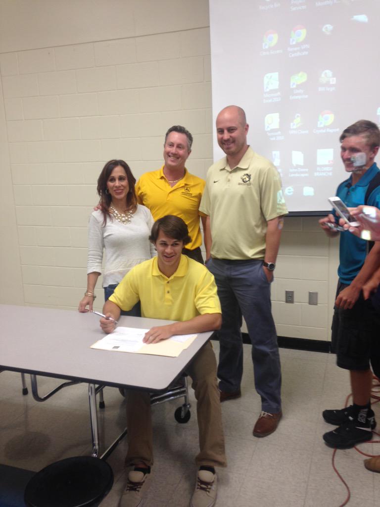 coachaschmitz's tweet photo. Ryan Marsh committing to Baldwin Wallace University. A lot of hard work paying off #WHCWH @WoodieMarsh @Coach_Crow http://t.co/lY0mTbeQdA
