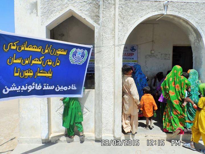 sindhicongress's tweet photo. #camps are in #Thar to help the #children and #Sindhis without #water, #food, and #medicine. #charity #changein2015 http://t.co/OkGnc8EX36