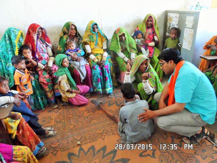sindhicongress's tweet photo. #camps are in #Thar to help the #children and #Sindhis without #water, #food, and #medicine. #charity #changein2015 http://t.co/OkGnc8EX36