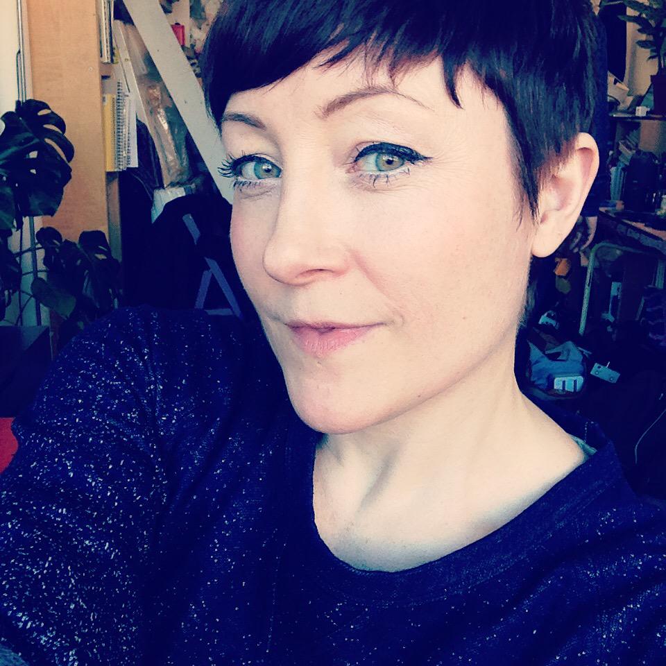 missledstudio's tweet photo. This is all I can release. A selfie. Studio bound with visitors... #aprillaunch #secretcampaign http://t.co/Velgj8YHs7