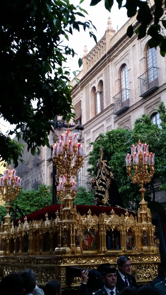 p_romeropadilla's tweet photo. La fe es ver asomarse al Crucificado en los silencios que hieren.
Porque Dios siempre llega. A su paso.
Para quedarse http://t.co/zHGeUmSErl