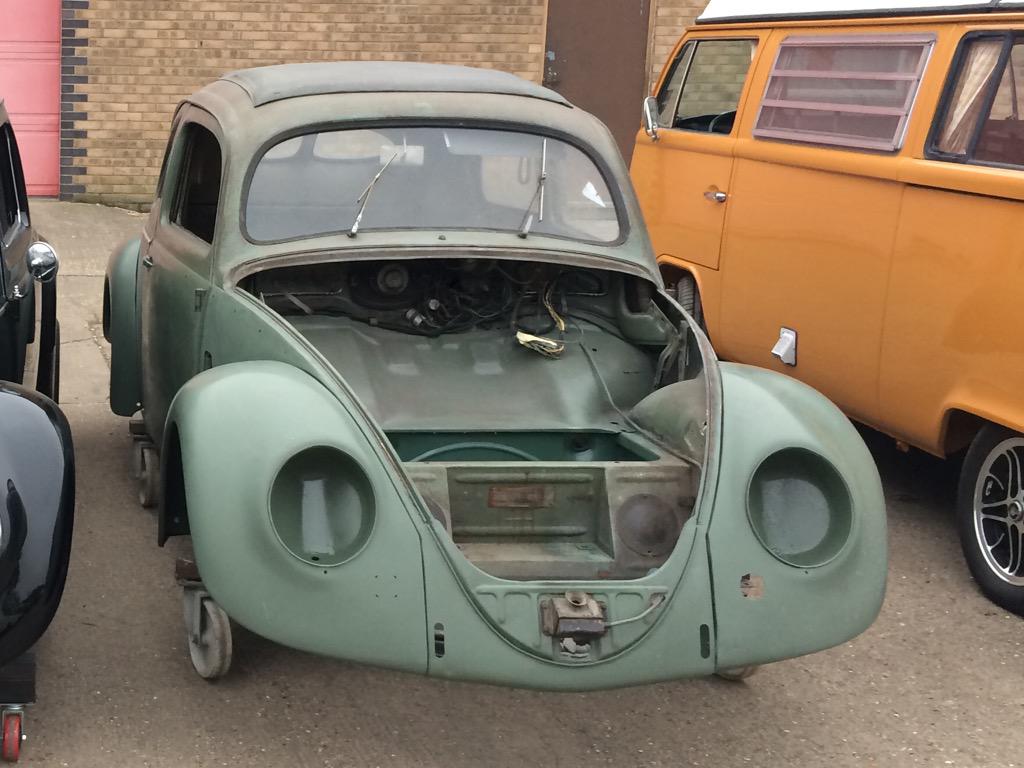 FennellMarcus's tweet photo. “@Type2Detectives: Next bug to finish off, this ones a 51 sunroof #splitbug @DrewPritchard http://t.co/hfnNR29eoo” very nice when done