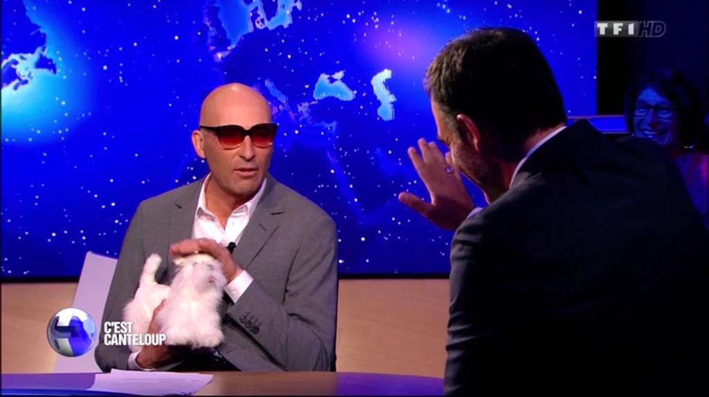 JuJu01O_o's tweet photo. Excellent le passage avec madame Chirac cc @CanteloupOff coup de sac sur @nikosaliagas et vengeance #CestCanteloup 😂 http://t.co/RuvF1gHp9B